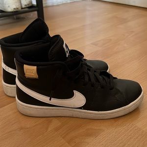 Women’s nike court royale mids, size 9 women’s